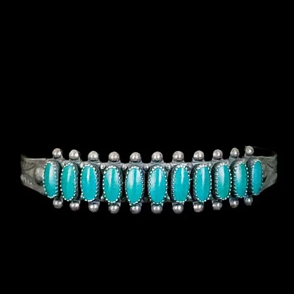 Vintage Sterling Silver Southwest Native American Petit Point Turquoise Cuff - Picture 4 of 6